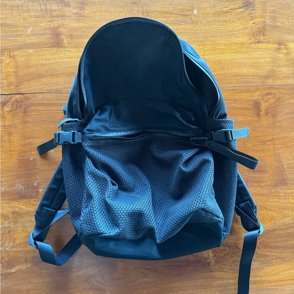 Lululemon All Hours Backpack 27L - Picture 2 of 6